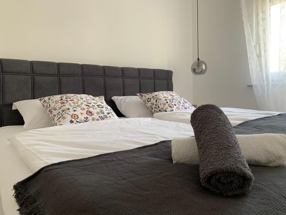 Apartments Luce Трогір Екстер'єр фото