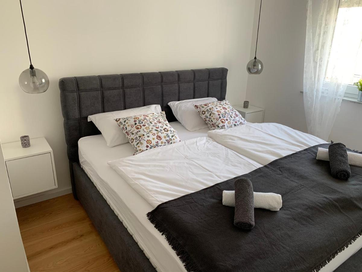 Apartments Luce Трогір Екстер'єр фото