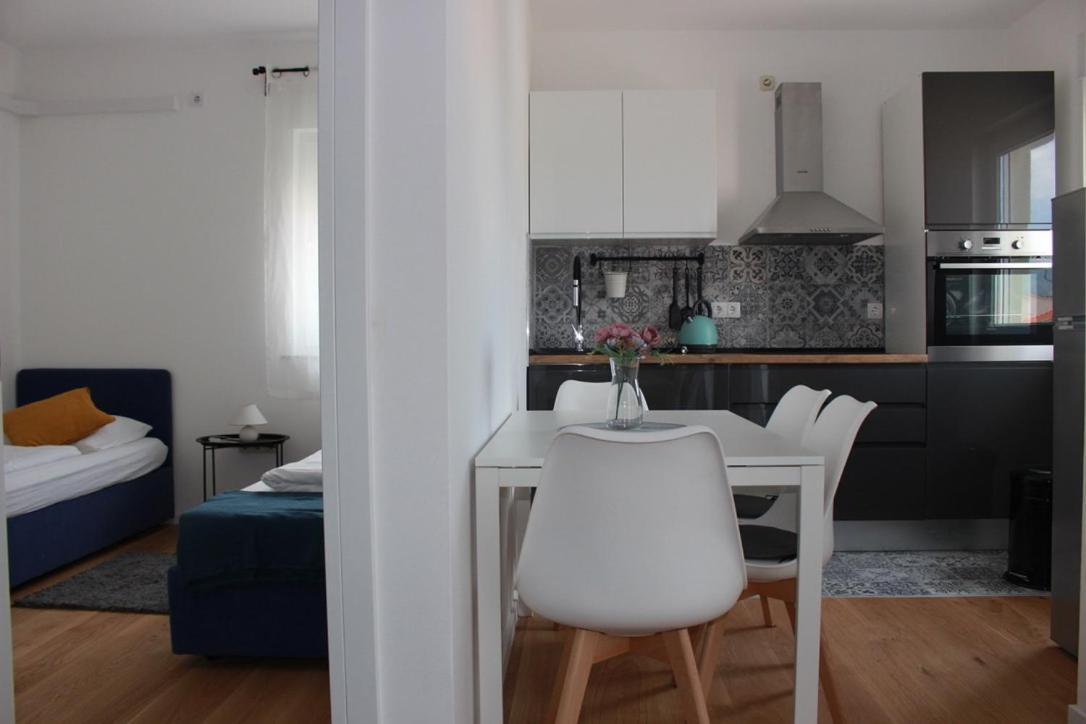 Apartments Luce Трогір Екстер'єр фото