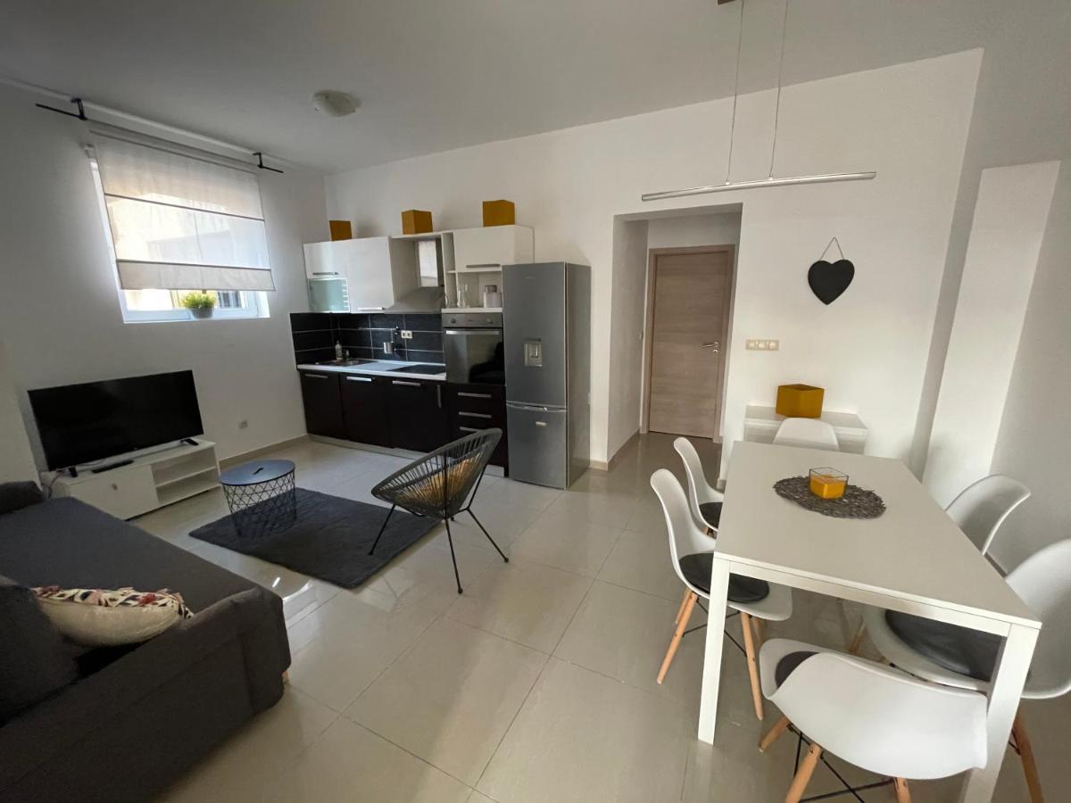 Apartments Luce Трогір Екстер'єр фото